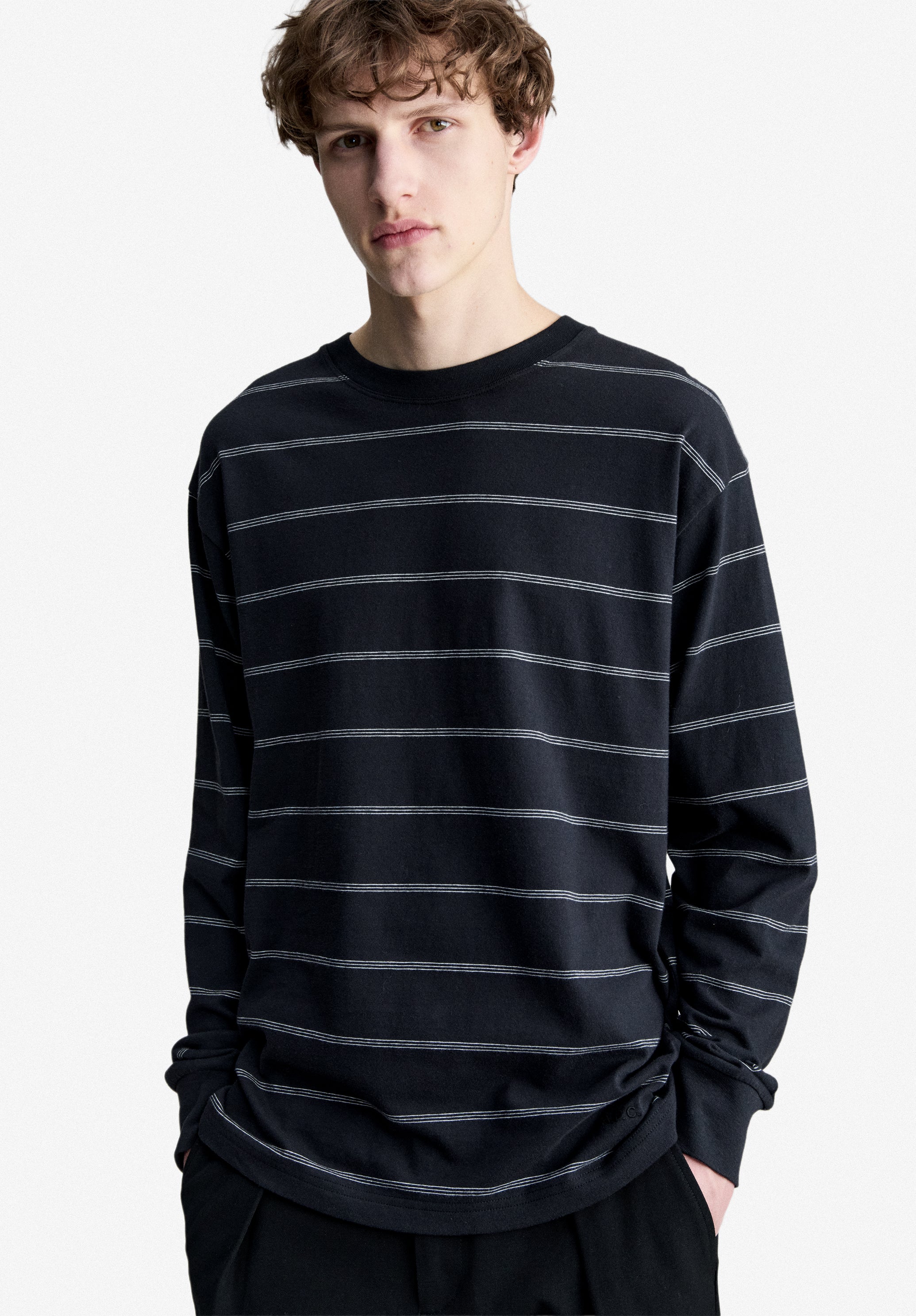 Black striped long-sleeved T-shirt - 3