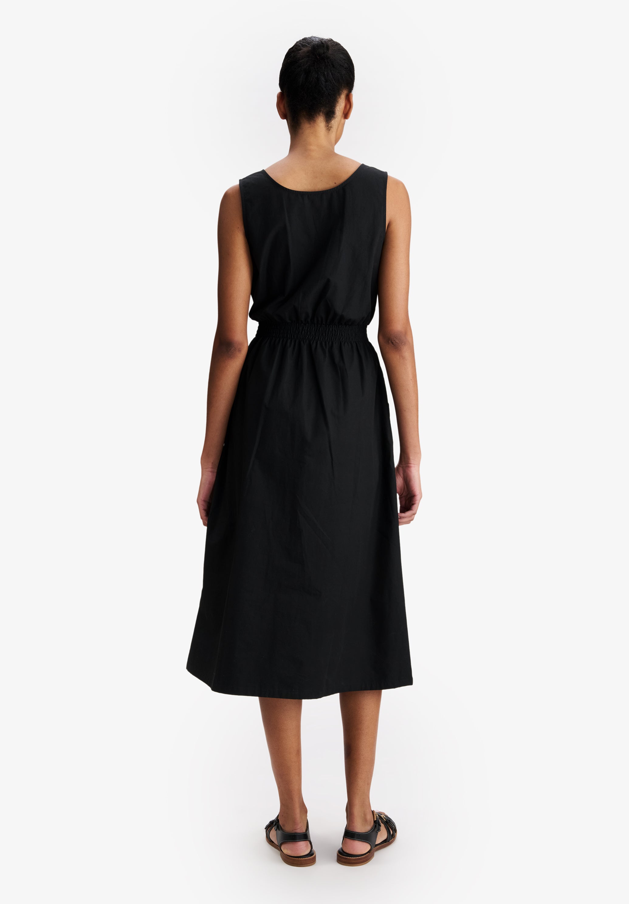 Sleeveless black dress - 2