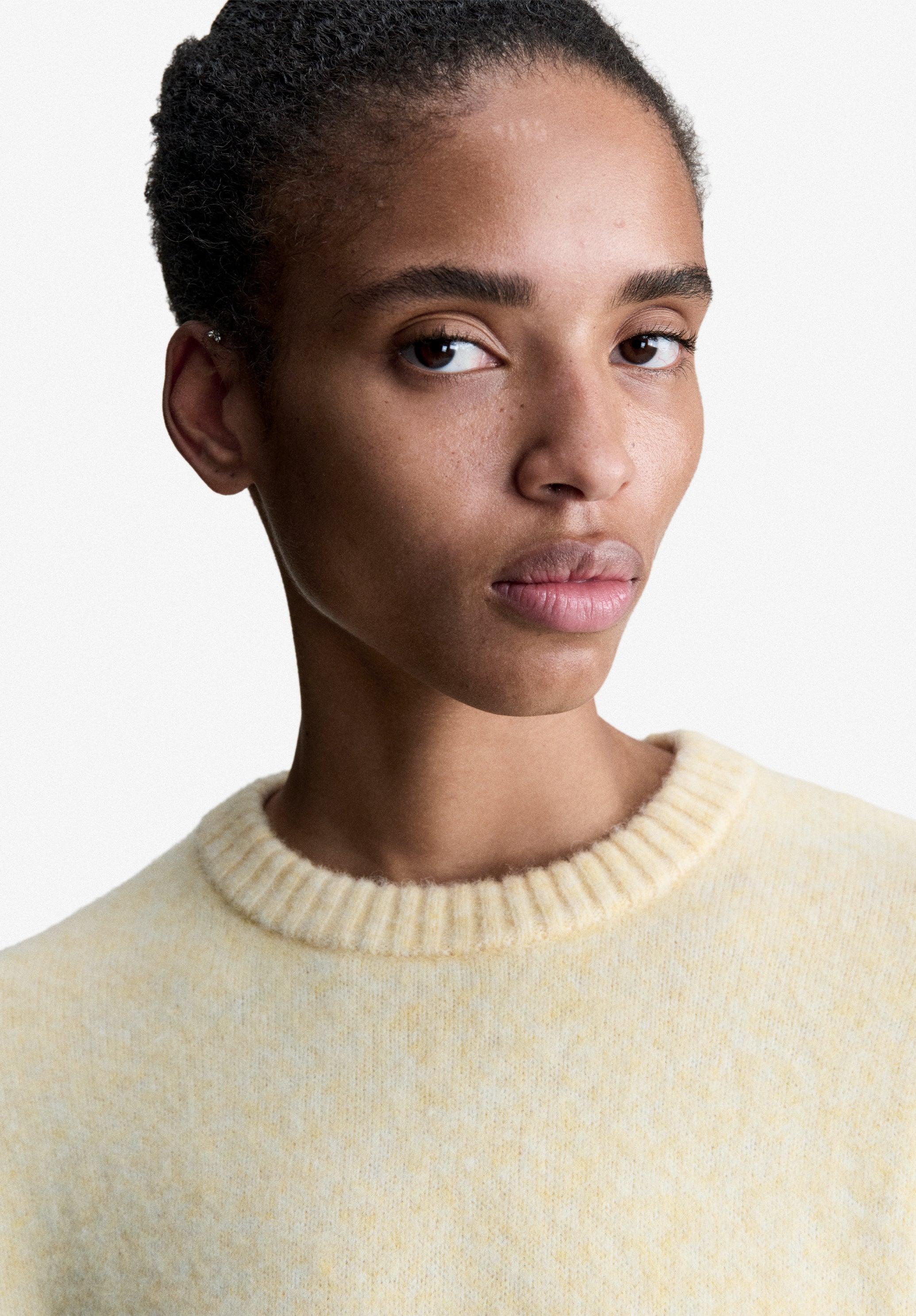 Loose-fit light yellow sweater - 4